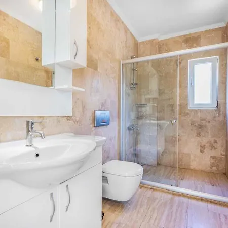 Villa Sleeps 10 With Pool Air Con And Wifi