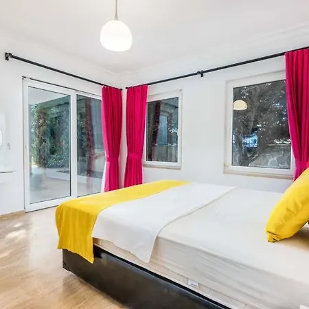 Sleeps 10 With Pool Air Con And Wifi *